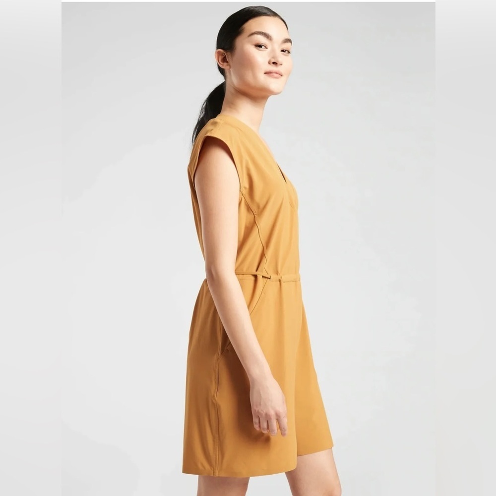 ATHLETA ~ Marlow Romper in Tuscan Gold ~ Sustainable Recycled Poly ~ Size XXS - Picture 3 of 4
